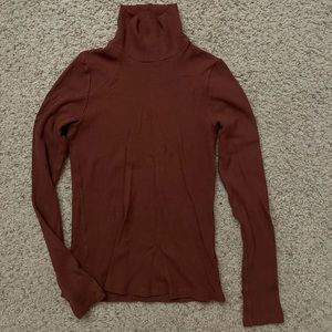 LACAUSA micromodal ribbed turtleneck in Sienna